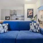 Daire East House & Garage *