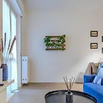 East House & Garage Daire Verona