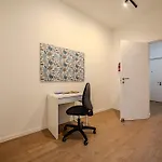 Daire East House & Garage Verona