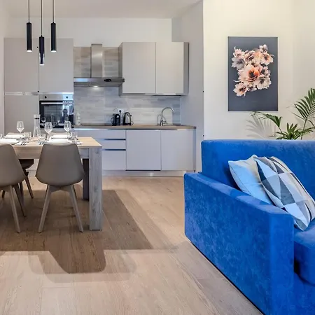 Апартаменты East House & Garage