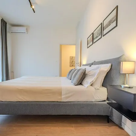 East House & Garage * Verona