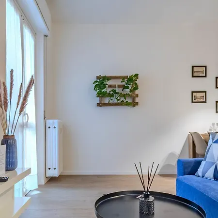 East House & Garage Апартаменты Верона